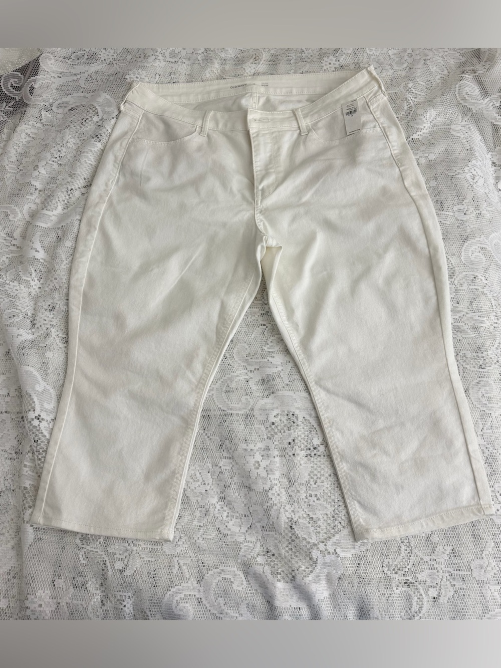 Old Navy Size 16 WOW White Capris NWT